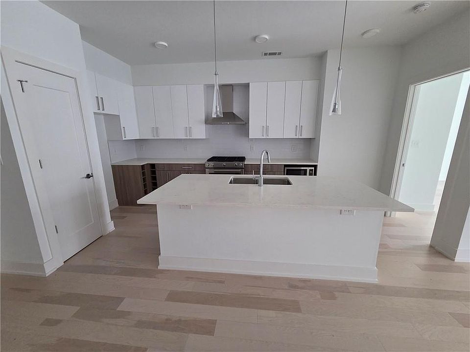 1st image of 775 Juniper St #304