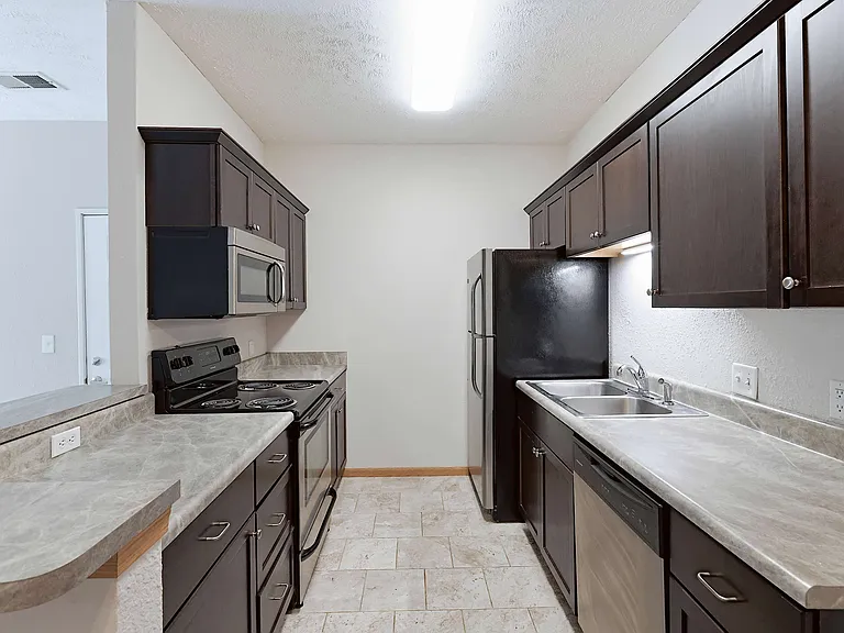 Gateway Park Apartments — Photo 79