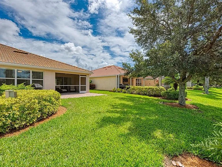 6083 Benevento Dr — Photo 4