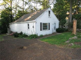 18 Navajo Trl, East Hampton, CT 06424