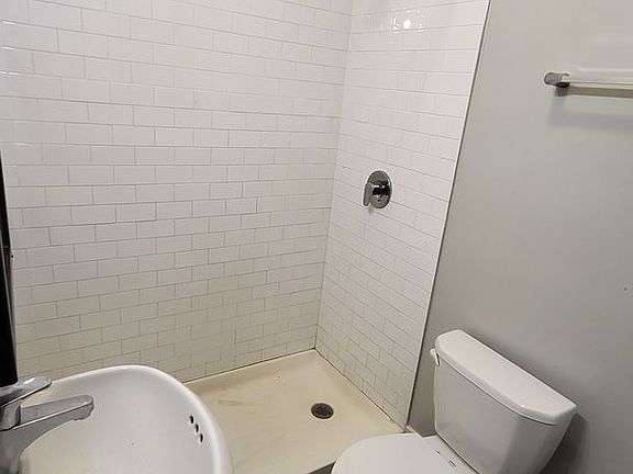 4th image of 5527-5537 S Everett Ave #5527-1E