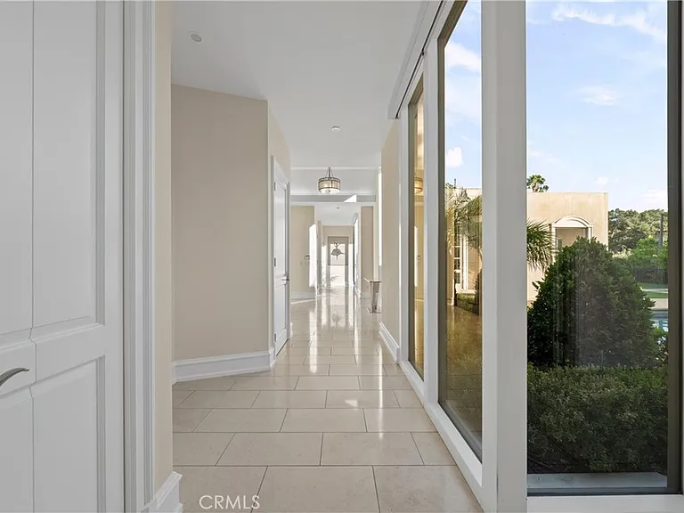 1049 Oak Grove Pl — Photo 17