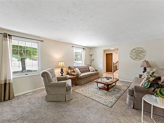 4th image of 2105 Pendleton Dr