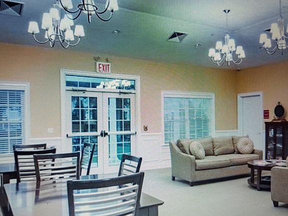 4th image of 27 Southampton Dr #27