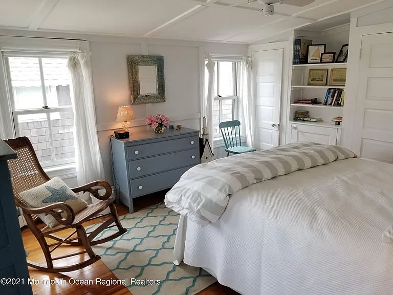 6 Heck Ave — Photo 14