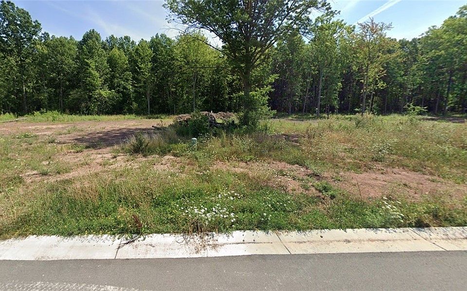 1st image of 588 Oak Run Dr #64