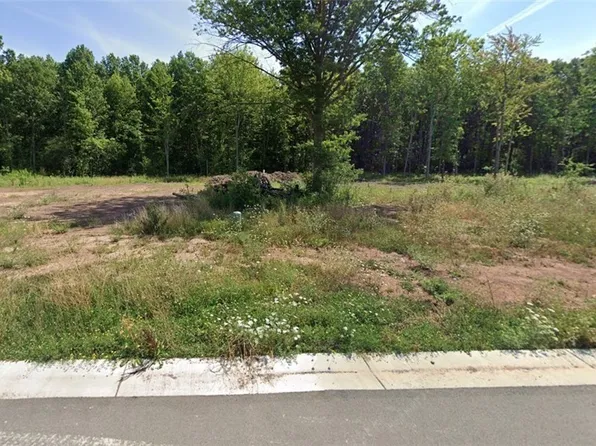 588 Oak Run Dr #64, Lewiston, NY 14092