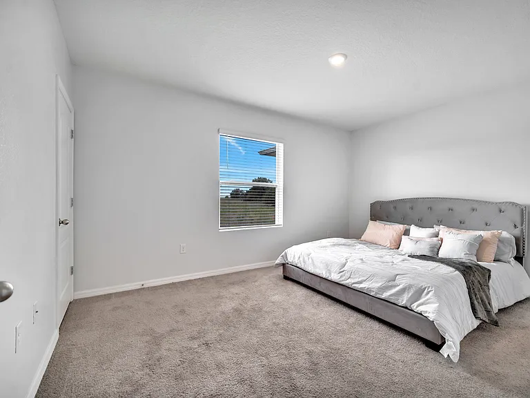 1370 Sterling Pointe Dr — Photo 7
