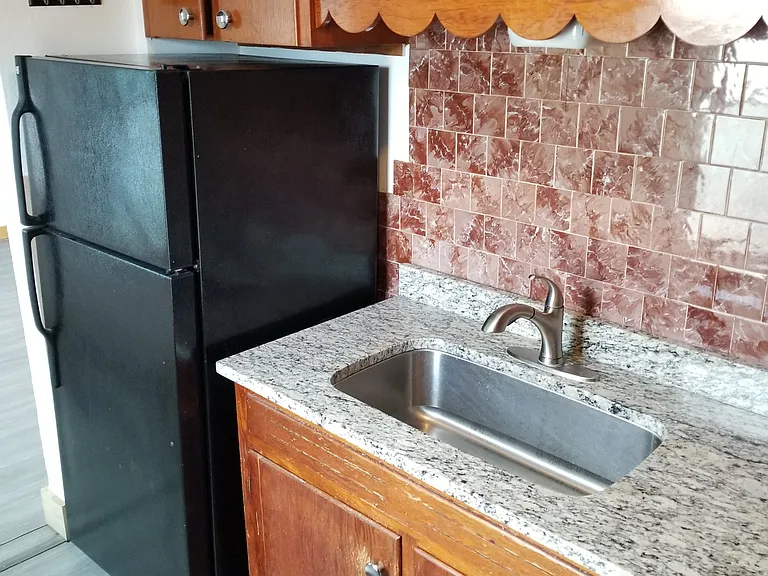  127 Burnside Ave 2ndFlr 2B/1B FreshPaint Spacious NewerFloors PetsOK — Photo 4