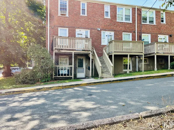 15 Forest Street #P, Manchester, CT 06040