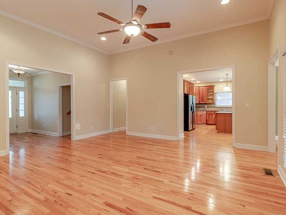 2nd image of 3362 Sheffield Way