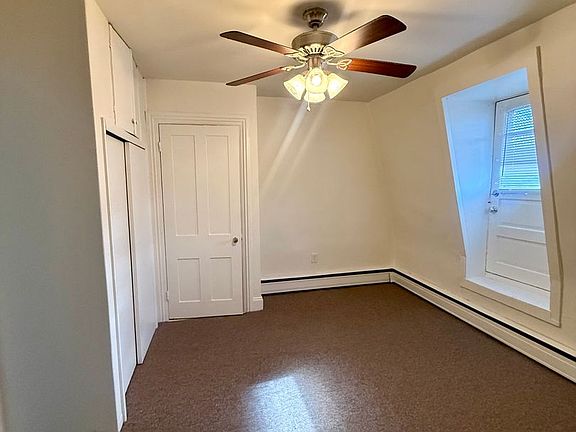 4th image of 922 Washington St APT 3