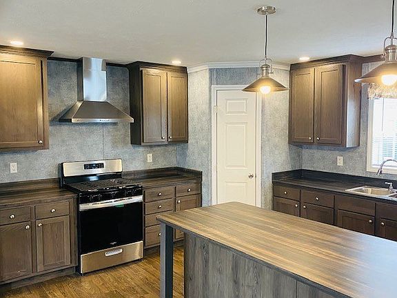 2nd image of 1135 W Superior St #42