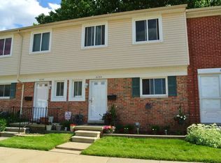 8256 Farnum Cir, Warren, MI 48093