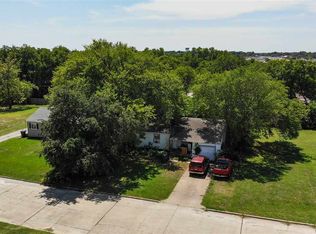 908 10th Ave NW, Ardmore, OK 73401