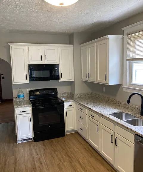2124 Crittenden Dr — Photo 17