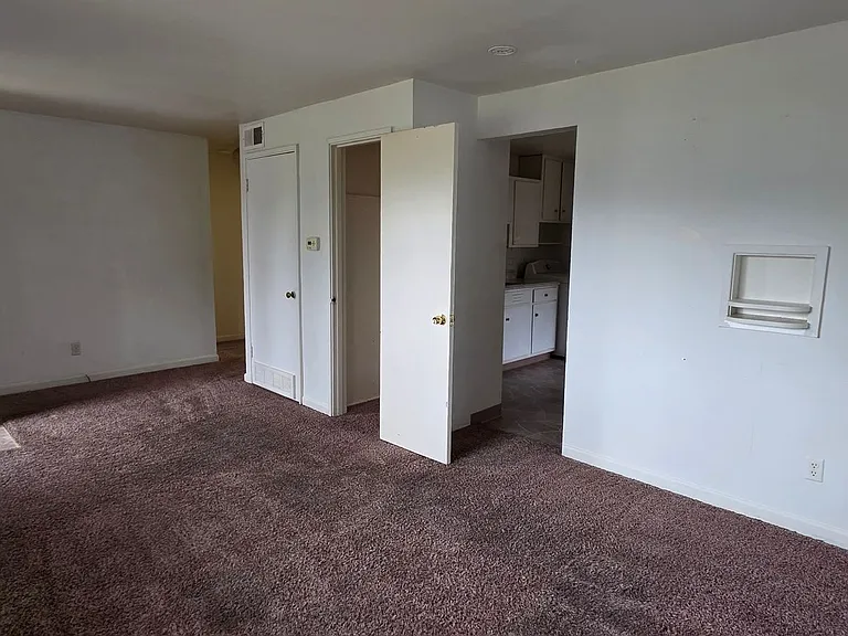 250 Cribbon Ave — Photo 2
