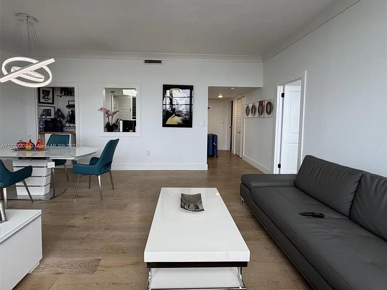 11930 N Bayshore Dr #Penthouse 10 — Photo 11