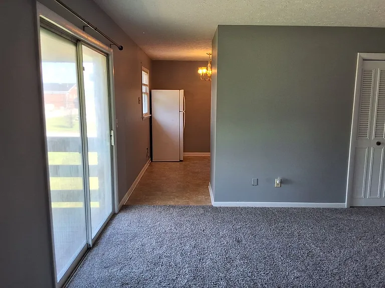 253 University Dr — Photo 15
