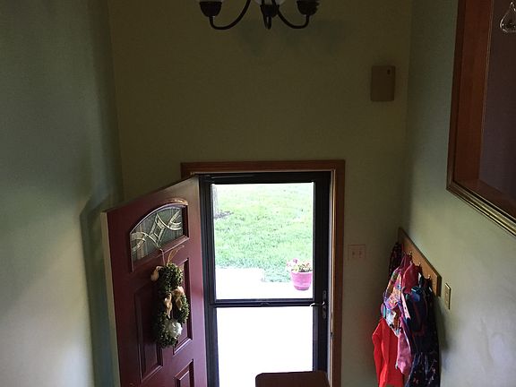 5th image of 605 Van Buren St