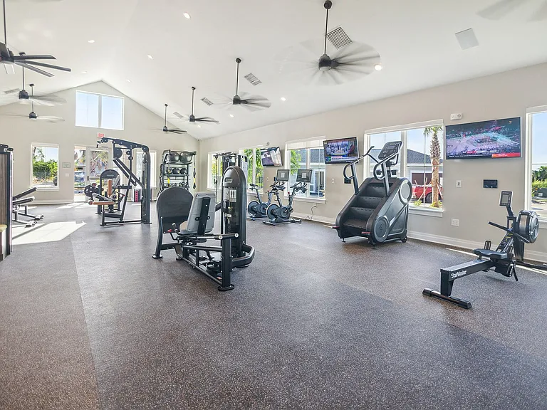 Palm Grove Luxury Apartments — Photo 33