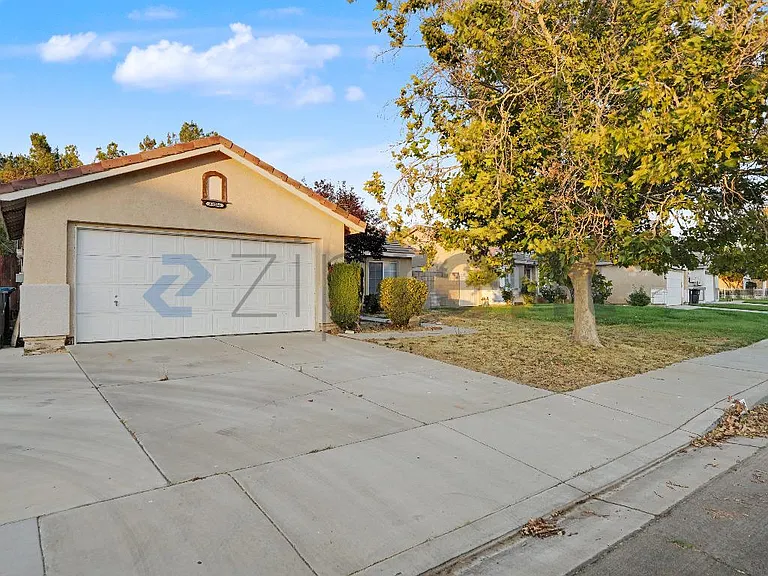 43516 32nd St E — Photo 2