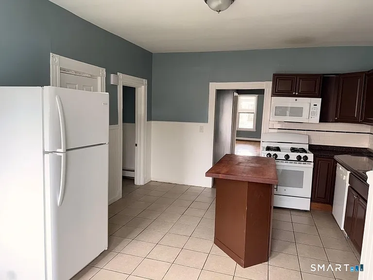 715 Noble Ave — Photo 9