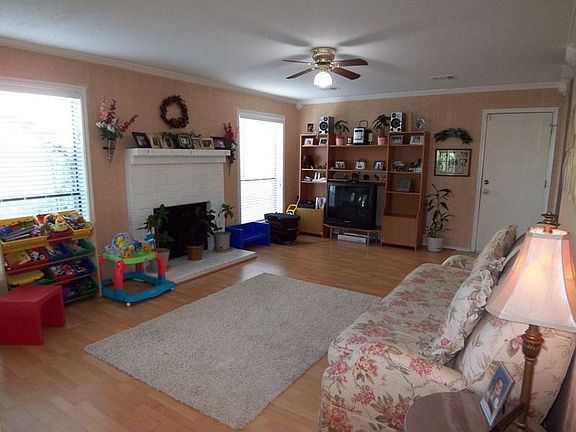 4th image of 512 Magnolia Cir