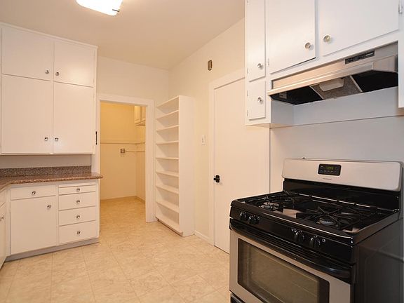 5th image of 445 Ashbury St #2