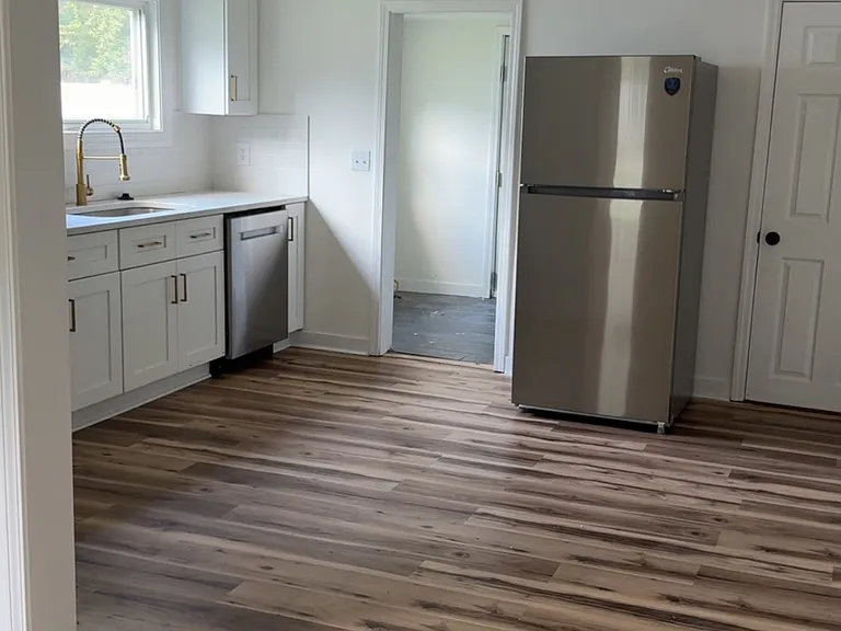 817 E End St — Photo 1