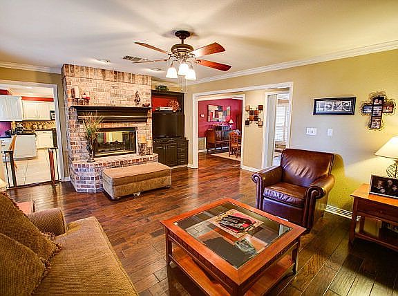 4th image of 887 Mission Hills Dr