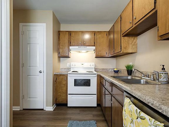 5th image of 2936 Torbett St