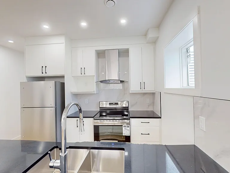 104 Lakewood Cir — Photo 1