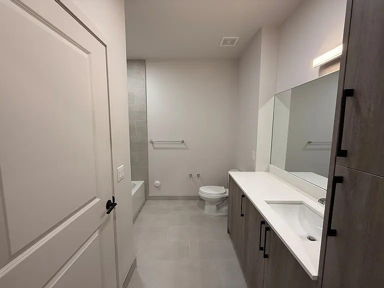 Bay Pointe Apartments — Photo 12