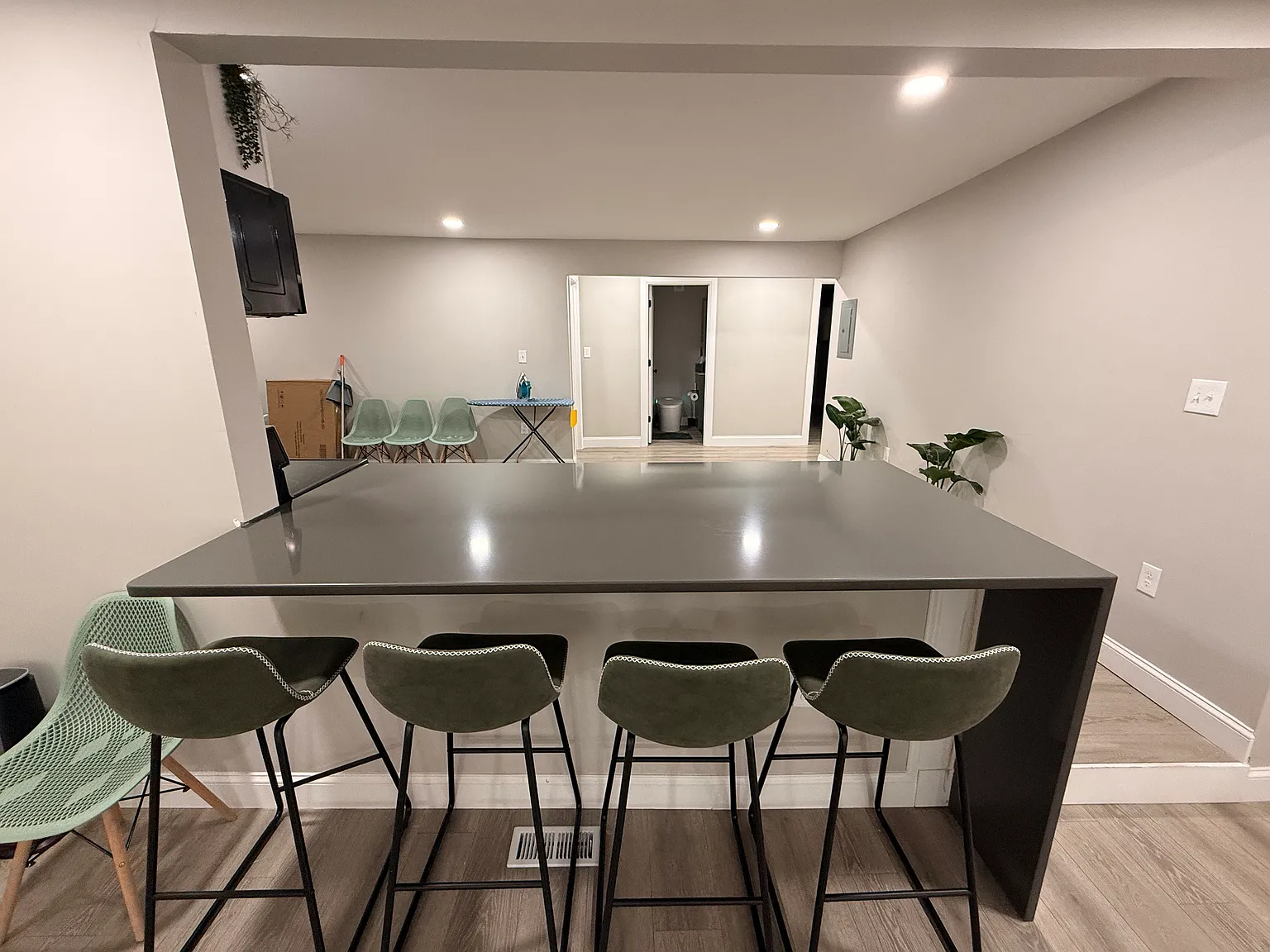 4 bed, 1800 sqft, $4,500 — Photo 4