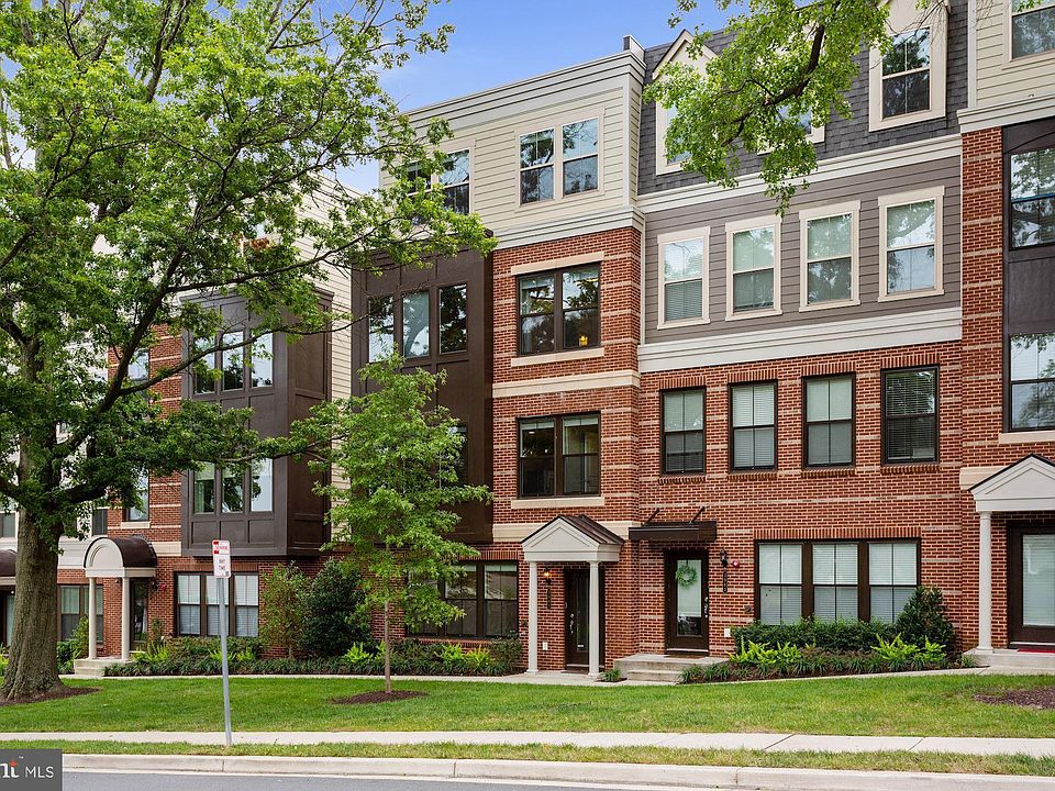 1st image of 3961 Oak St.