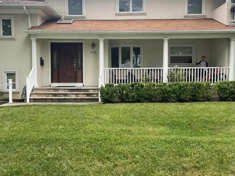 400 Grant Ave