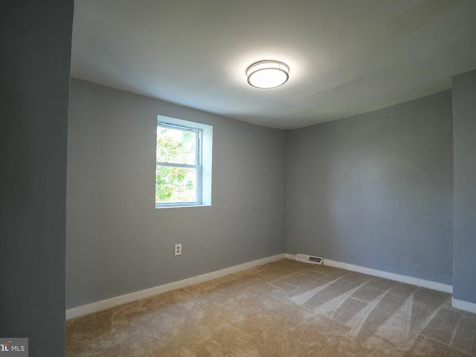 3 bed, 1.0 bath, $1,500 — Photo 3