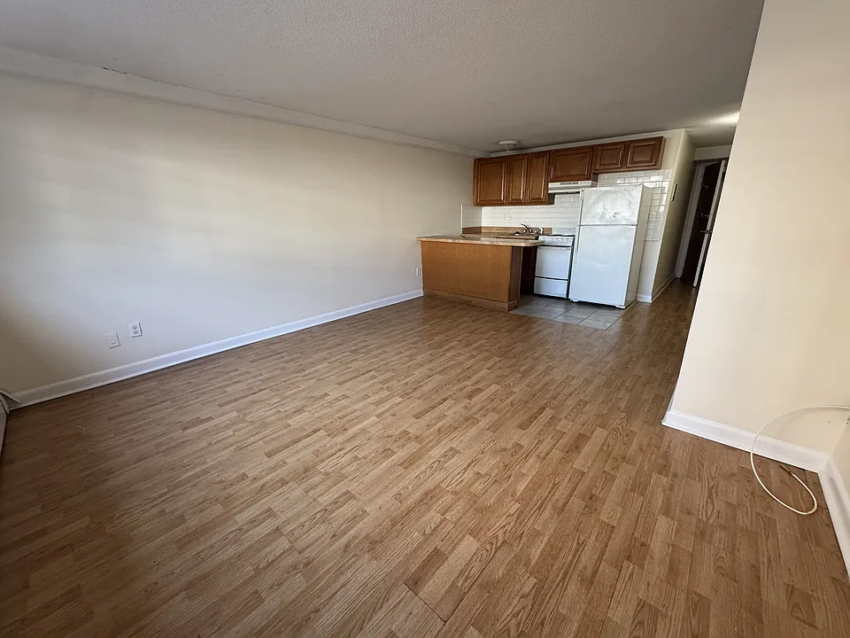 90 Gardner St #3