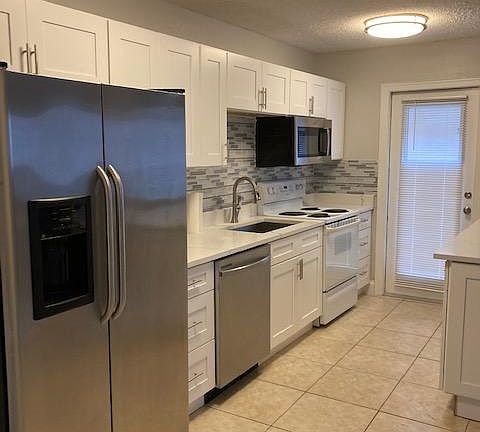 2nd image of 2753 NE 28th St #3
