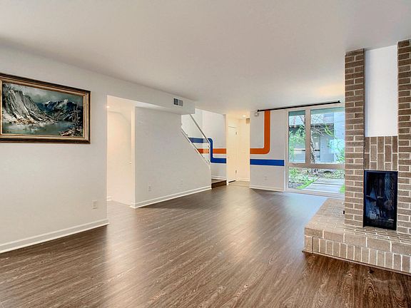 5th image of 1070 N Race St APT B