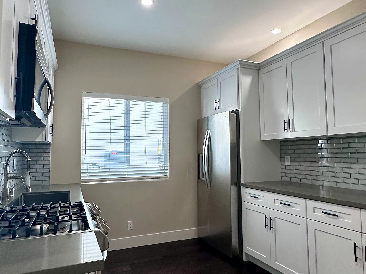 2 bed, 1300 sqft, $3,995 — Photo 2