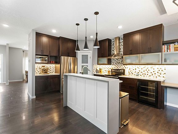 5th image of 2122 Glenridding Way SW
