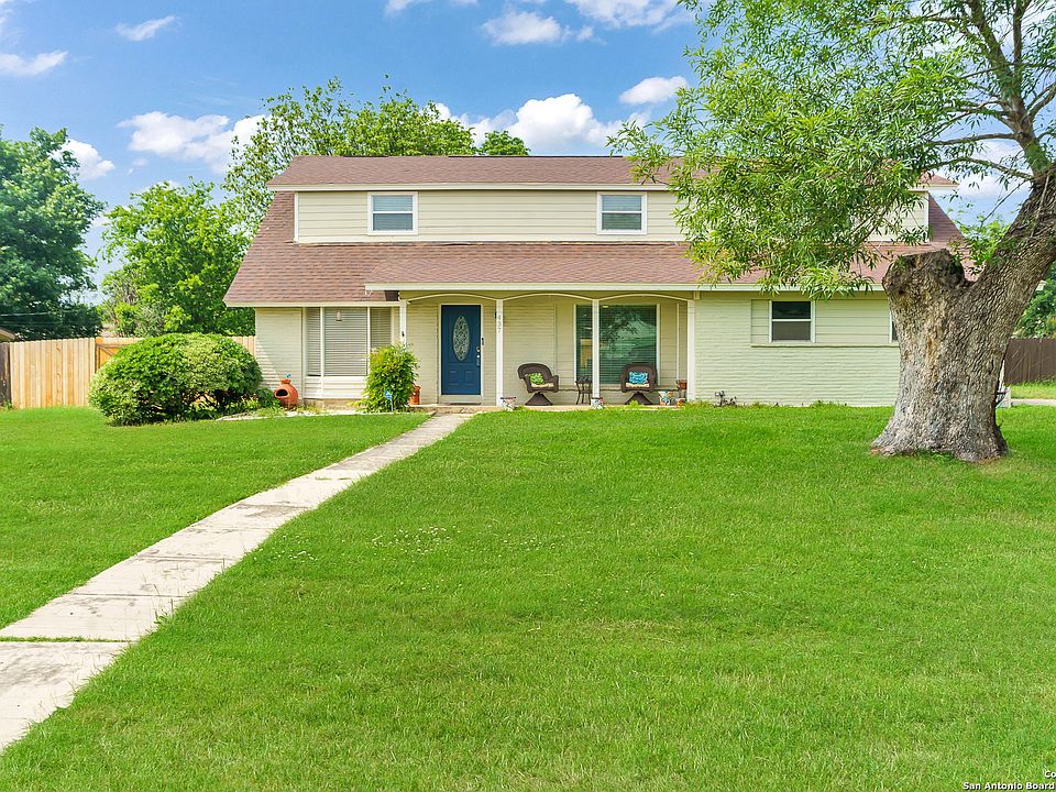 1st image of 437 CLOUDMONT DR