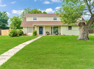 437 Cloudmont Dr, Windcrest, TX 78239