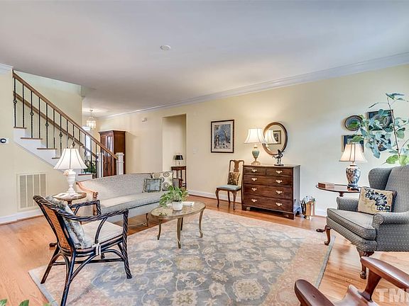 3rd image of 4305 Myers Park Dr