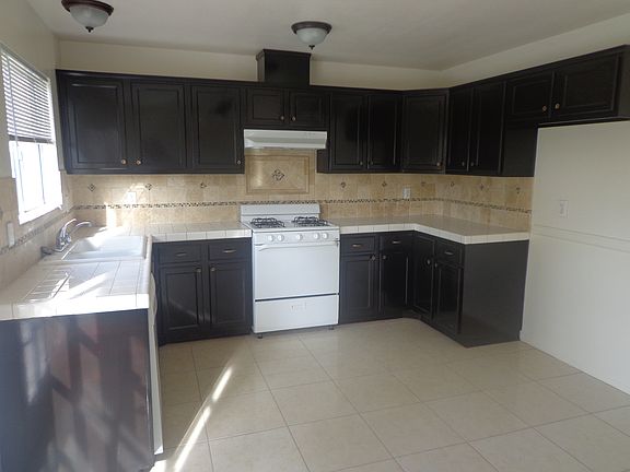 3rd image of 40301 Poppy Dr