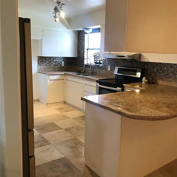 400 W Jackson Ave — Photo 17