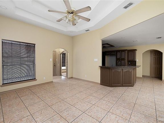 3rd image of 5305 Oleander Dr