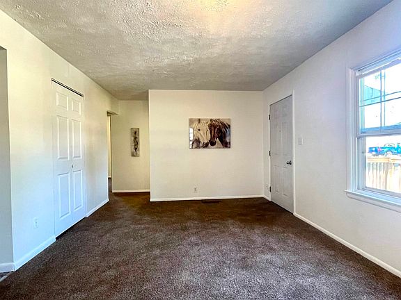 4th image of 609 S Hutchinson Ave